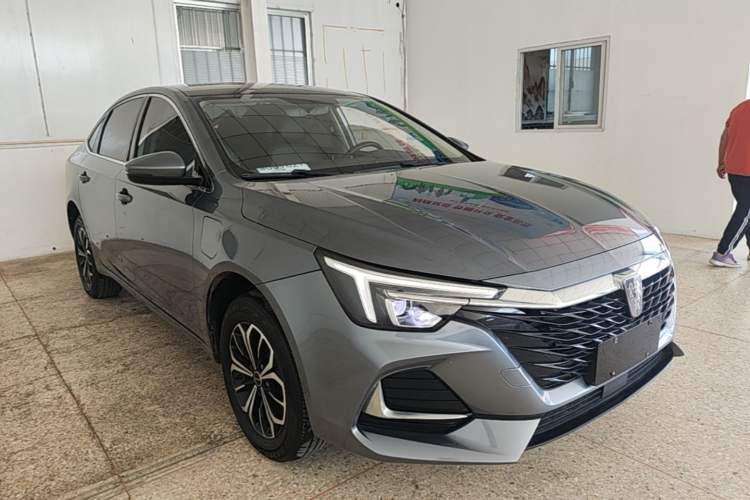 Used Roewe i6 MAX New Energy 2022 EV 500 Grand Touring Edition with Sunroof Front Right 45 Deg