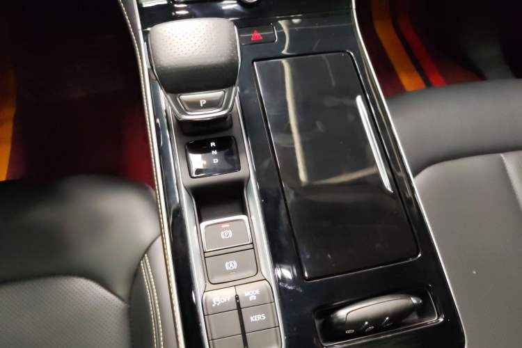 Used Roewe i6 MAX New Energy 2022 EV 500 Grand Touring Edition with Sunroof Gear Lever