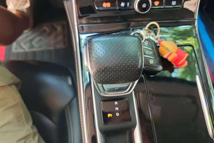 Used Roewe i6 MAX New Energy 2022 EV 500 Grand Touring Edition with Sunroof Gear Lever