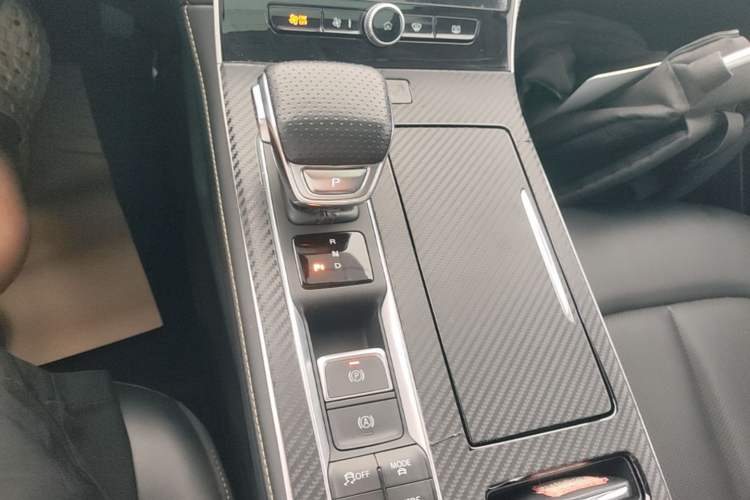 Used Roewe i6 MAX New Energy 2022 EV 500 Grand Touring Edition with Sunroof Gear Lever