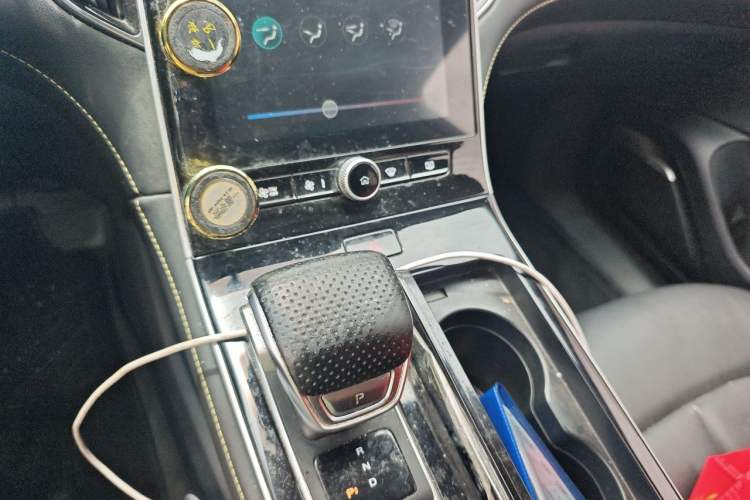 Used Roewe i6 MAX New Energy 2022 EV 500 Grand Touring Edition with Sunroof Gear Lever