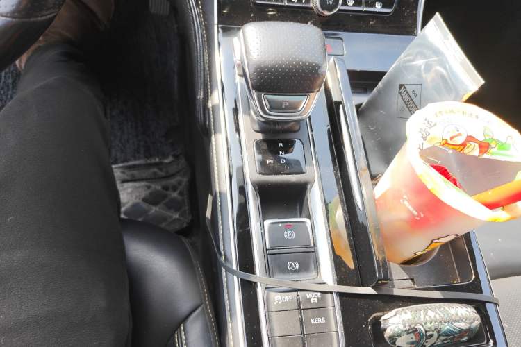 Used Roewe i6 MAX New Energy 2022 EV 500 Grand Touring Edition with Sunroof Gear Lever