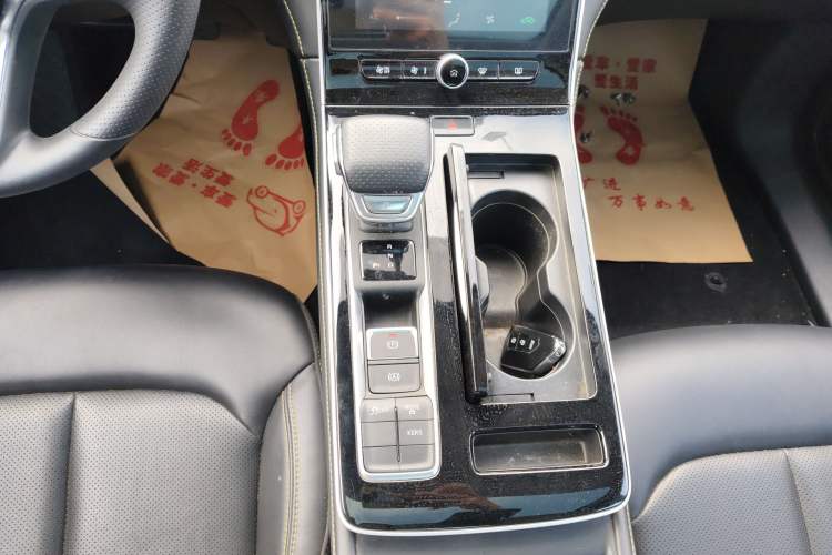 Used Roewe i6 MAX New Energy 2022 EV 500 Grand Touring Edition with Sunroof Gear Lever