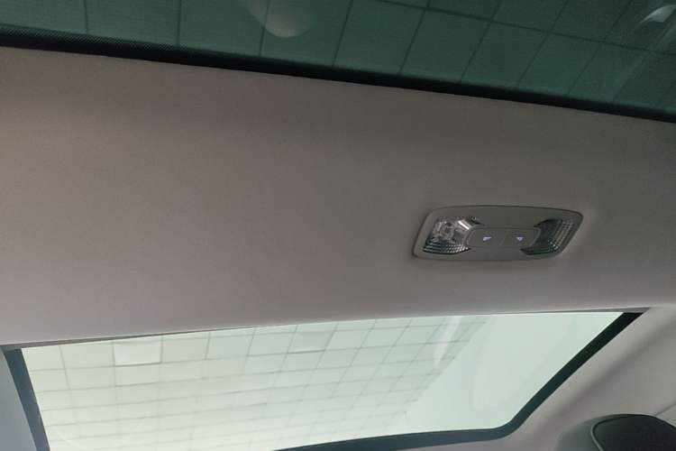 Used Roewe i6 MAX New Energy 2022 EV 500 Grand Touring Edition with Sunroof Headliner