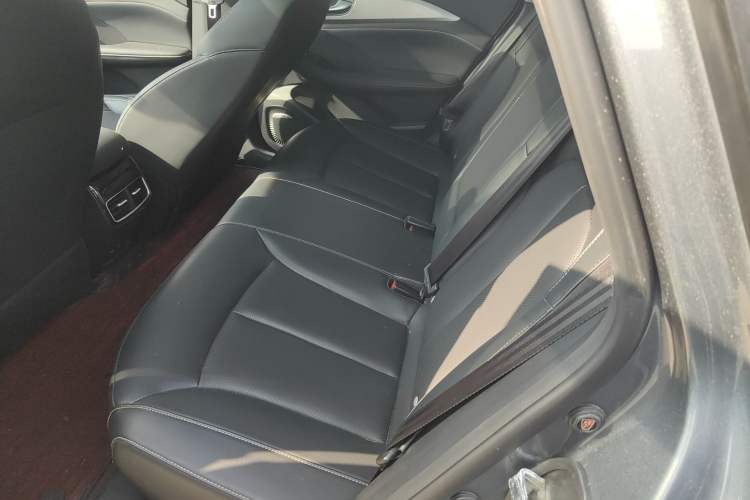 Used Roewe i6 MAX New Energy 2022 EV 500 Grand Touring Edition with Sunroof Interior 4