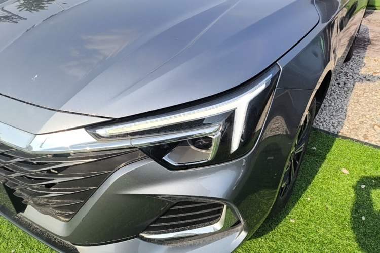 Used Roewe i6 MAX New Energy 2022 EV 500 Grand Touring Edition with Sunroof Left Front Headlight