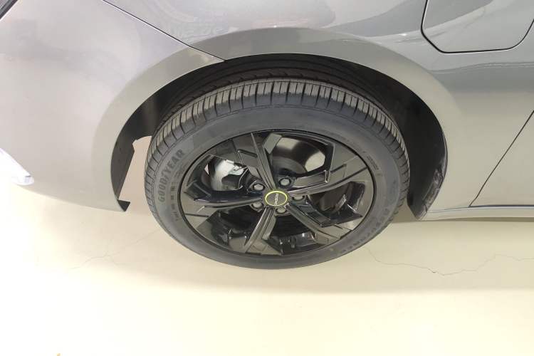 Used Roewe i6 MAX New Energy 2022 EV 500 Skyroof Flagship Edition Left Front Wheel Hub