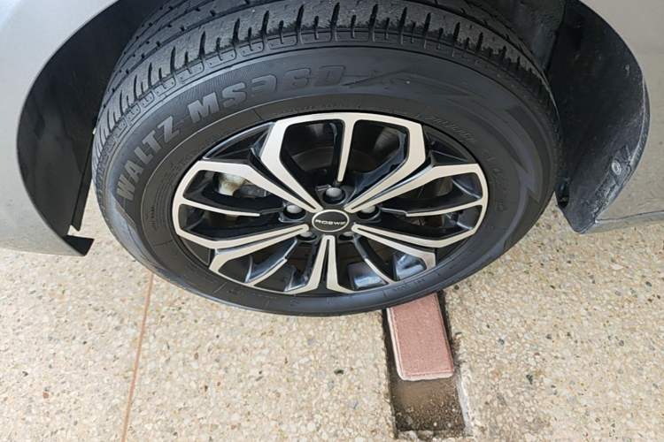 Used Roewe i6 MAX New Energy 2022 EV 500 Grand Touring Edition with Sunroof Left Front Wheel Hub