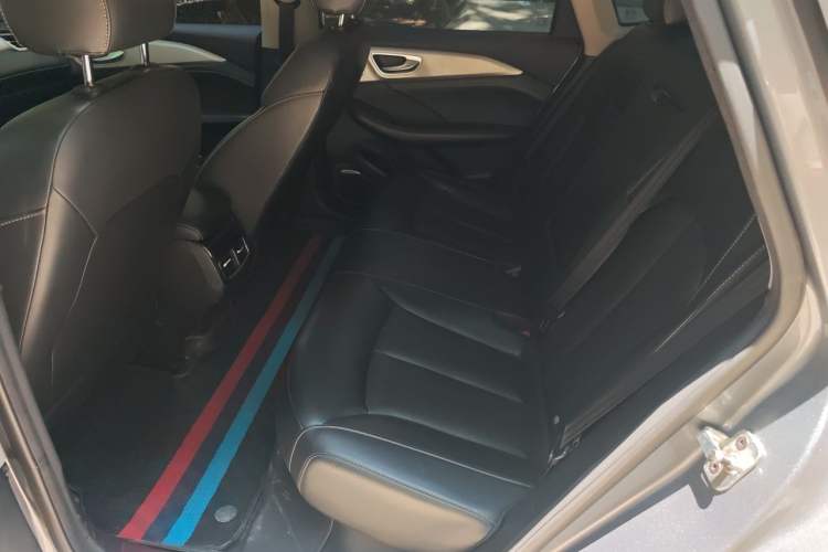 Used Roewe i6 MAX New Energy 2022 EV 500 Grand Touring Edition with Sunroof Left Rear Seat