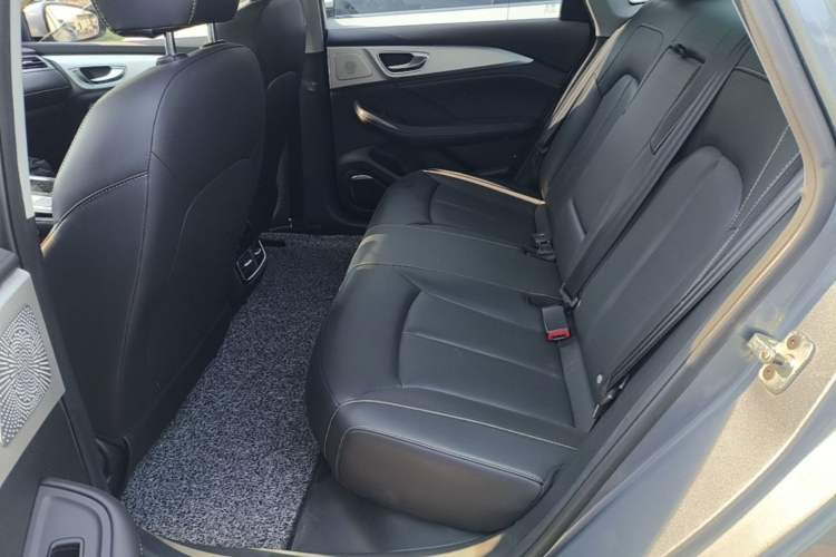 Used Roewe i6 MAX New Energy 2022 EV 500 Grand Touring Edition with Sunroof Left Rear Seat