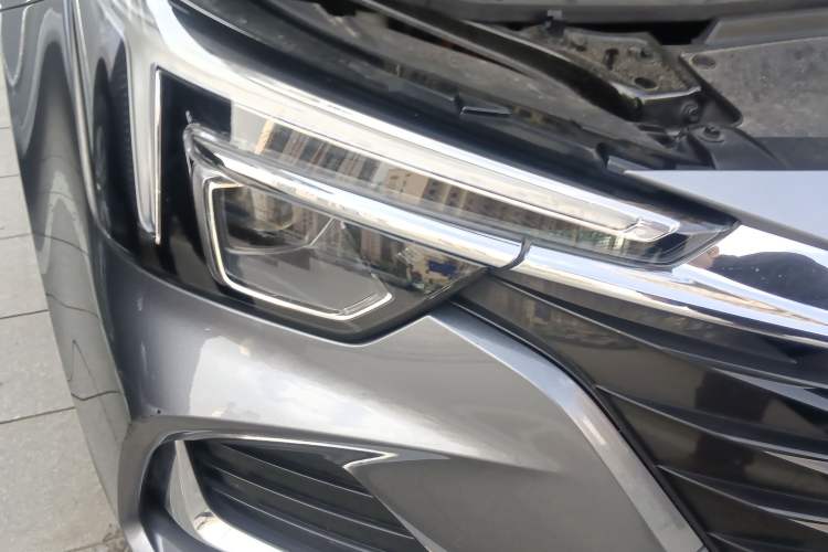Used Roewe i6 MAX New Energy 2022 EV 600 Grand Touring Edition with Skyroof Right Front Headlight