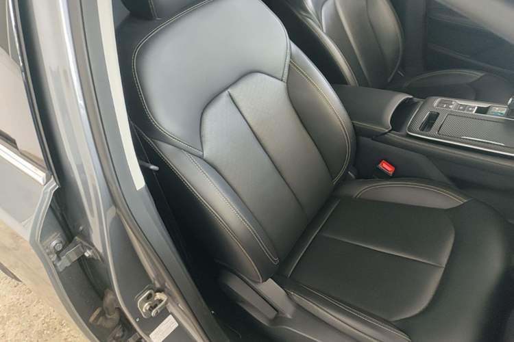 Used Roewe i6 MAX New Energy 2022 EV 500 Grand Touring Edition with Sunroof Right Front Seat