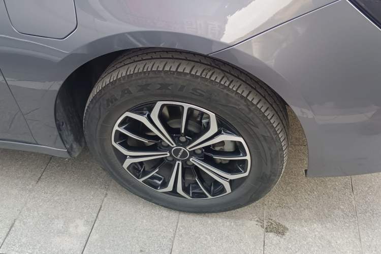 Used Roewe i6 MAX New Energy 2022 EV 600 Grand Touring Edition with Skyroof Right Front Wheel Hub