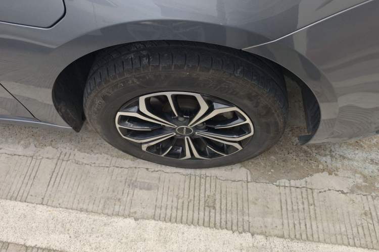Used Roewe i6 MAX New Energy 2022 EV 500 Grand Touring Edition with Sunroof Right Front Wheel Hub