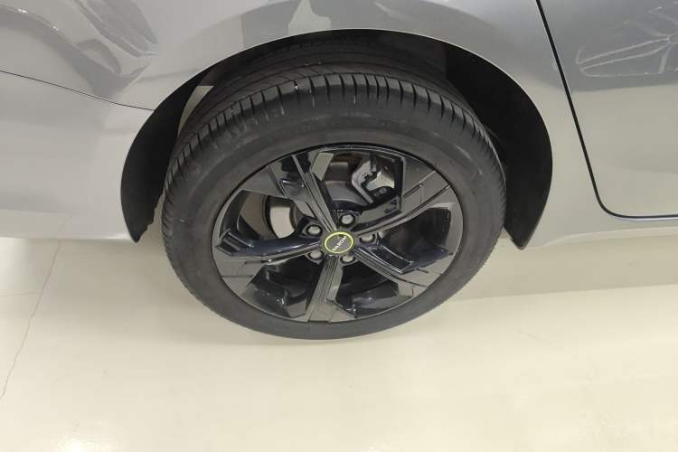 Used Roewe i6 MAX New Energy 2022 EV 500 Skyroof Flagship Edition Right Rear Wheel Hub