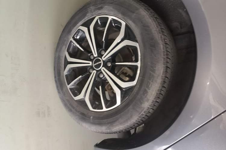 Used Roewe i6 MAX New Energy 2022 EV 500 Grand Touring Edition with Sunroof Right Rear Wheel Hub