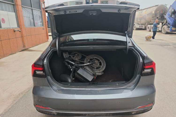 Used Roewe i6 MAX New Energy 2022 EV 500 Skyroof Special Edition Trunk