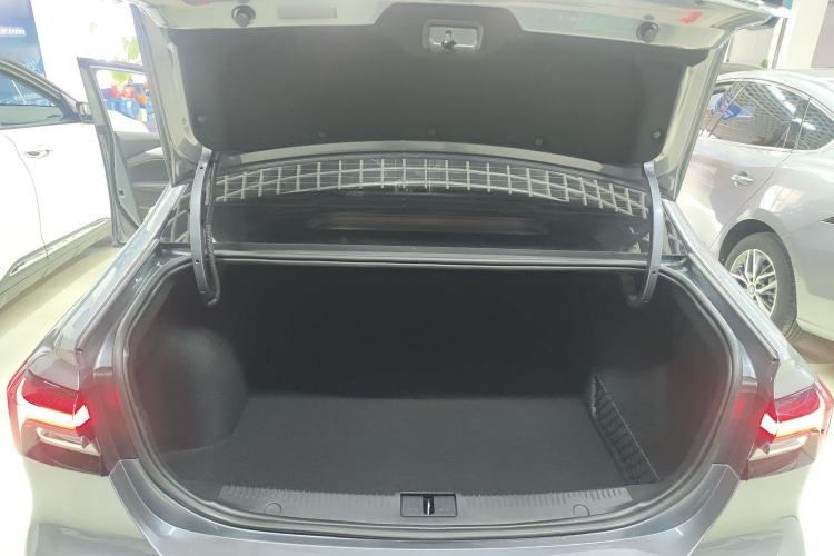 Used Roewe i6 MAX New Energy 2022 EV 500 Skyroof Flagship Edition Trunk
