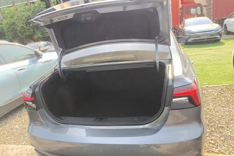 Used Roewe i6 MAX New Energy 2022 EV 500 Grand Touring Edition with Sunroof Trunk