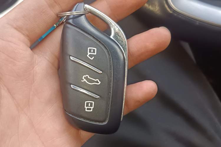Used Roewe i6 MAX New Energy 2022 EV 600 Grand Touring Edition with Skyroof Vehicle Key