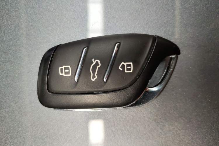 Used Roewe i6 MAX New Energy 2022 EV 500 Grand Touring Edition with Sunroof Vehicle Key