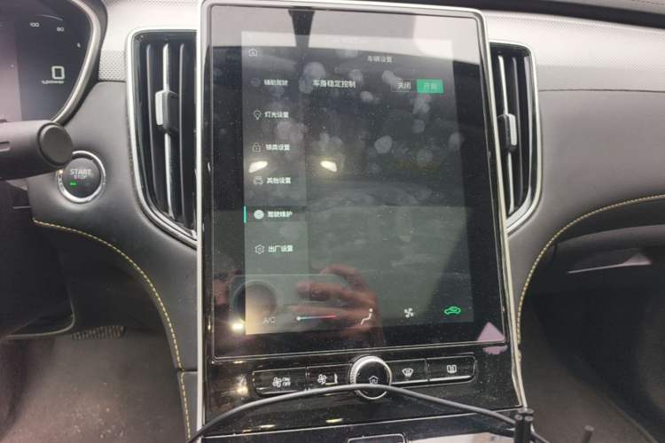 Used Roewe i6 MAX New Energy 2022 EV 500 Grand Touring Edition with Sunroof Audio And AC Panel