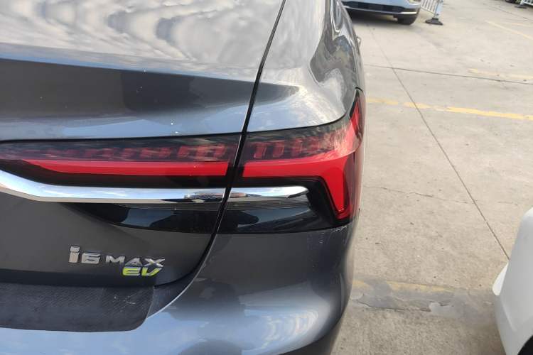 Used Roewe i6 MAX New Energy 2022 EV 500 Grand Touring Edition with Sunroof Exterior 6