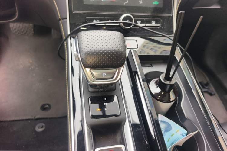 Used Roewe i6 MAX New Energy 2022 EV 500 Grand Touring Edition with Sunroof Gear Lever