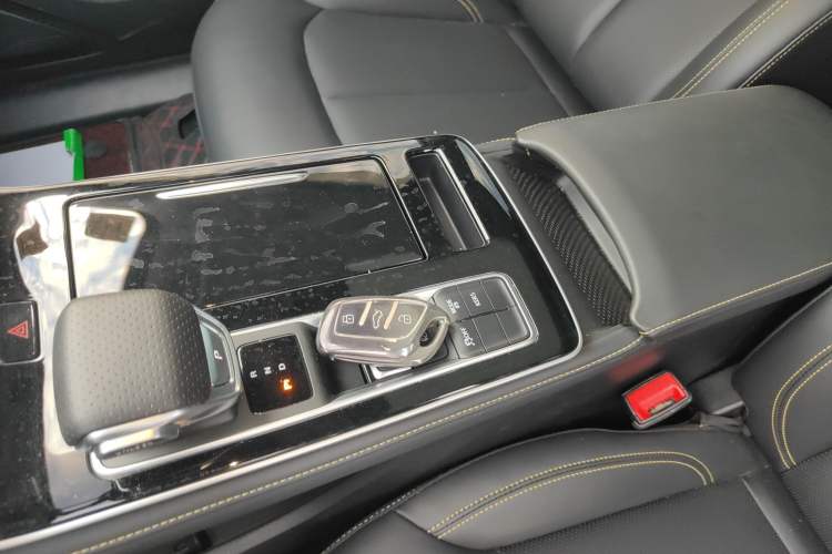 Used Roewe i6 MAX New Energy 2022 EV 500 Grand Touring Edition with Sunroof Interior 1