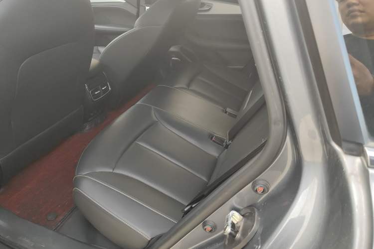 Used Roewe i6 MAX New Energy 2022 EV 500 Grand Touring Edition with Sunroof Interior 4