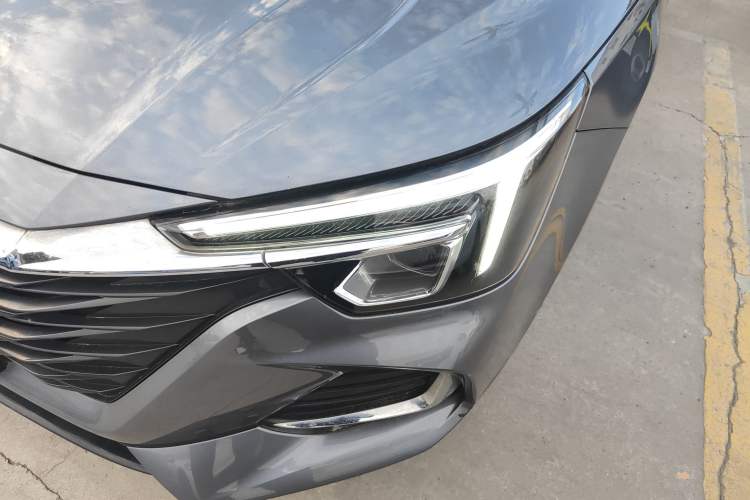Used Roewe i6 MAX New Energy 2022 EV 500 Grand Touring Edition with Sunroof Left Front Headlight