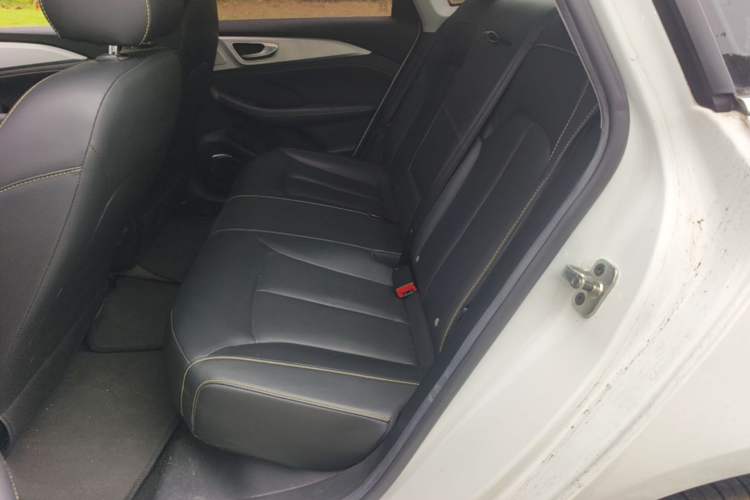 Used Roewe i6 MAX New Energy 2022 EV 500 Grand Touring Edition with Sunroof Left Rear Seat