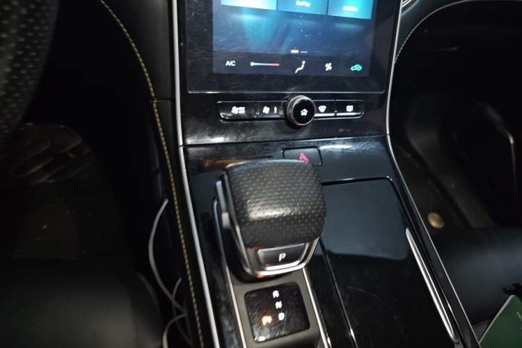 Used Roewe i6 MAX New Energy 2022 EV 500 Grand Touring Edition with Sunroof Gear Lever