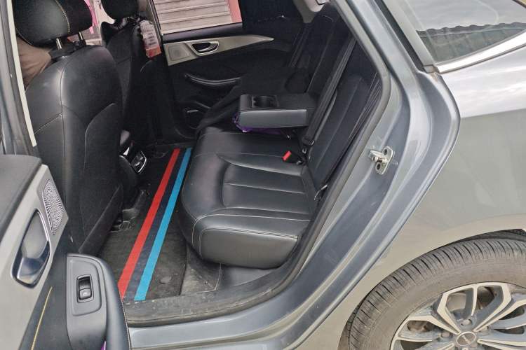 Used Roewe i6 MAX New Energy 2022 EV 500 Grand Touring Edition with Sunroof Left Rear Seat
