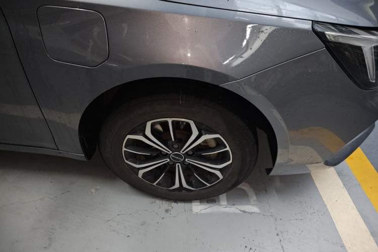 Used Roewe i6 MAX New Energy 2022 EV 500 Grand Touring Edition with Sunroof Right Front Wheel Hub