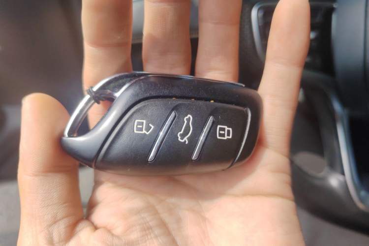 Used Roewe i6 MAX New Energy 2022 EV 500 Grand Touring Edition with Sunroof Vehicle Key