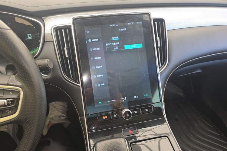 Used Roewe i6 MAX New Energy 2022 EV 500 Grand Touring Edition with Sunroof Audio And AC Panel