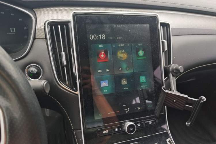 Used Roewe i6 MAX New Energy 2022 EV 500 Grand Touring Edition with Sunroof Audio And AC Panel