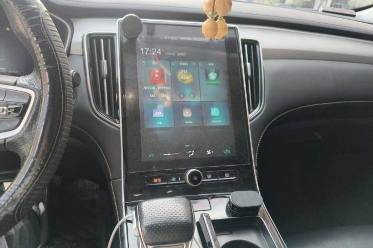 Used Roewe i6 MAX New Energy 2022 EV 500 Skyroof Special Edition Audio And AC Panel