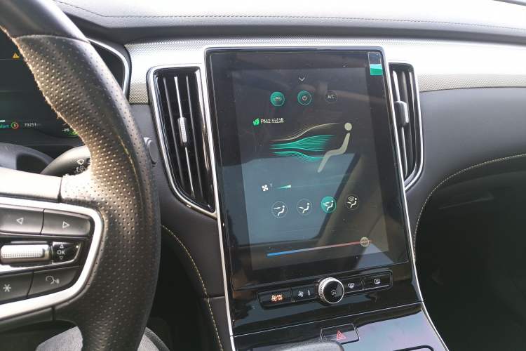 Used Roewe i6 MAX New Energy 2022 EV 500 Grand Touring Edition with Sunroof Audio And AC Panel