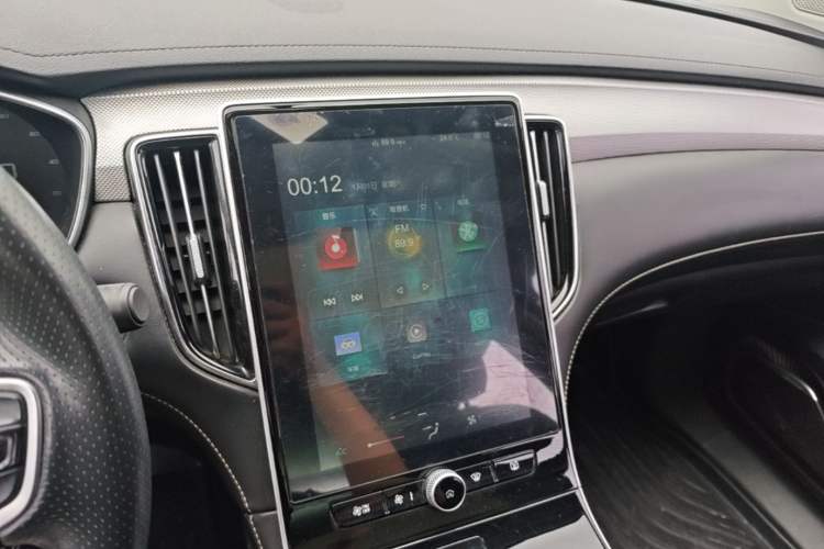Used Roewe i6 MAX New Energy 2022 EV 500 Grand Touring Edition with Sunroof Audio And AC Panel