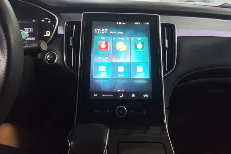 Used Roewe i6 MAX New Energy 2022 EV 500 Grand Touring Edition with Sunroof Audio And AC Panel
