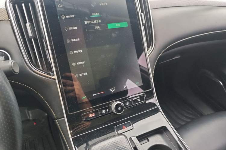 Used Roewe i6 MAX New Energy 2022 EV 500 Grand Touring Edition with Sunroof Audio And AC Panel