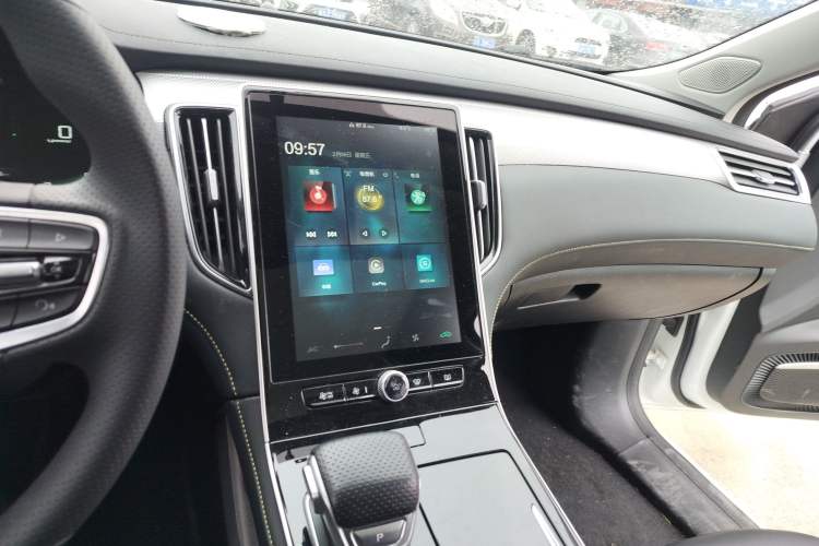 Used Roewe i6 MAX New Energy 2022 EV 500 Grand Touring Edition with Sunroof Audio And AC Panel