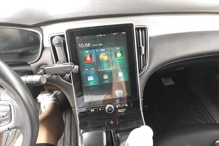 Used Roewe i6 MAX New Energy 2022 EV 500 Grand Touring Edition with Sunroof Audio And AC Panel
