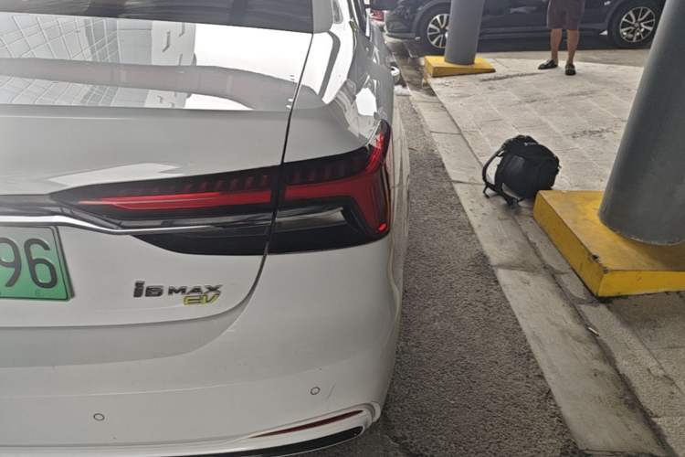 Used Roewe i6 MAX New Energy 2022 EV 600 Skyroof Flagship Edition Exterior 3