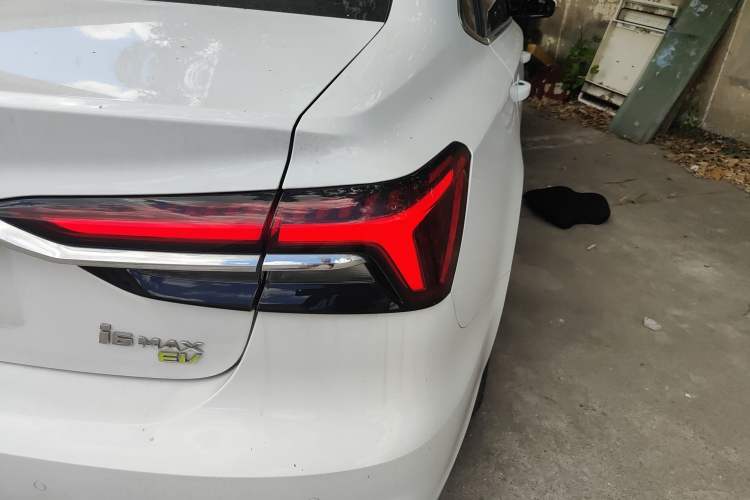 Used Roewe i6 MAX New Energy 2022 EV 600 Grand Touring Edition with Skyroof Exterior 6