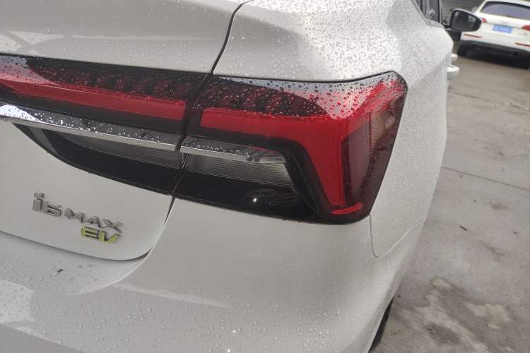 Used Roewe i6 MAX New Energy 2022 EV 500 Skyroof Flagship Edition Exterior 6