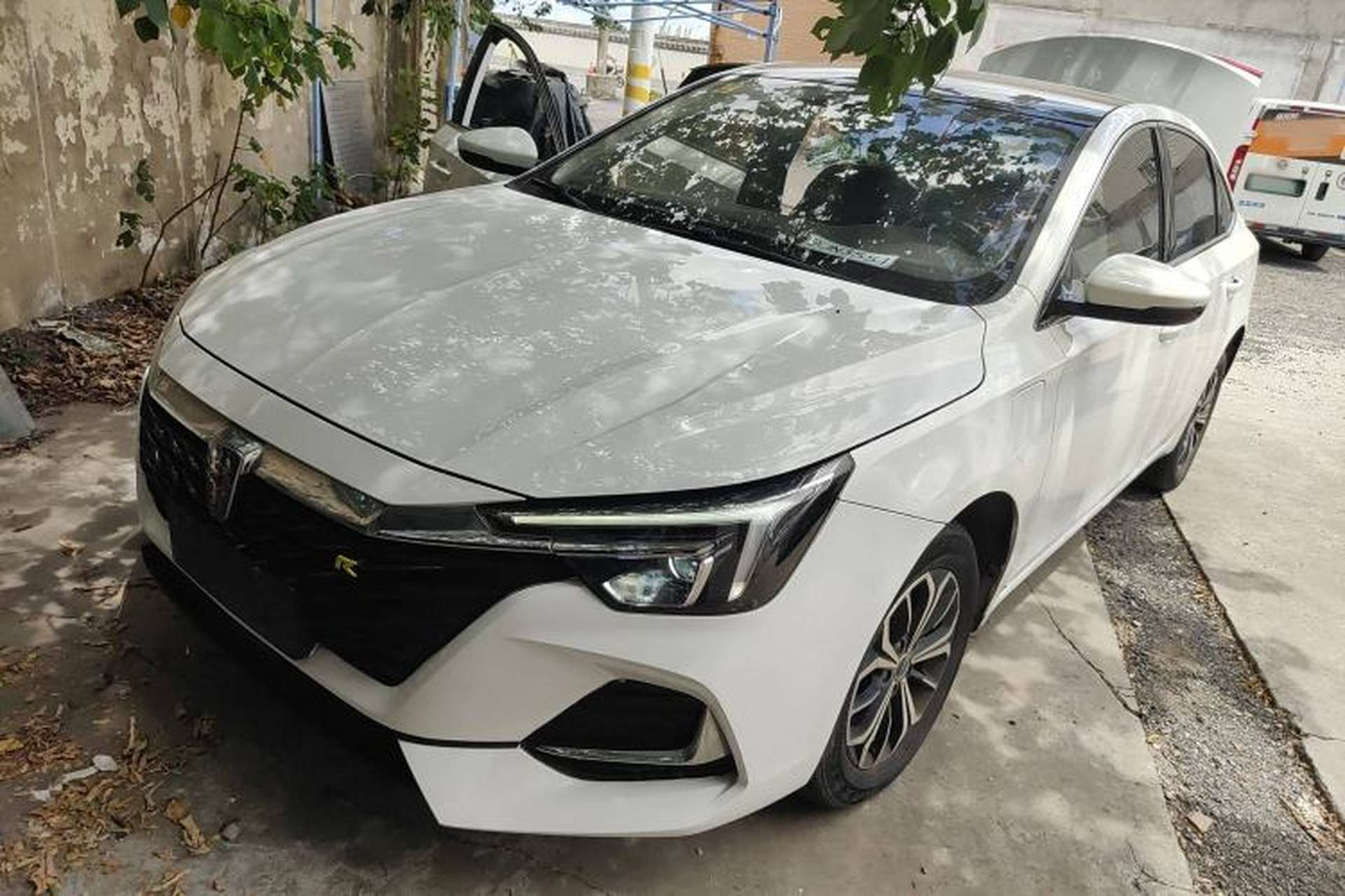 Used Roewe i6 MAX New Energy 2022 EV 600 Grand Touring Edition with Skyroof Front Left 45 Deg