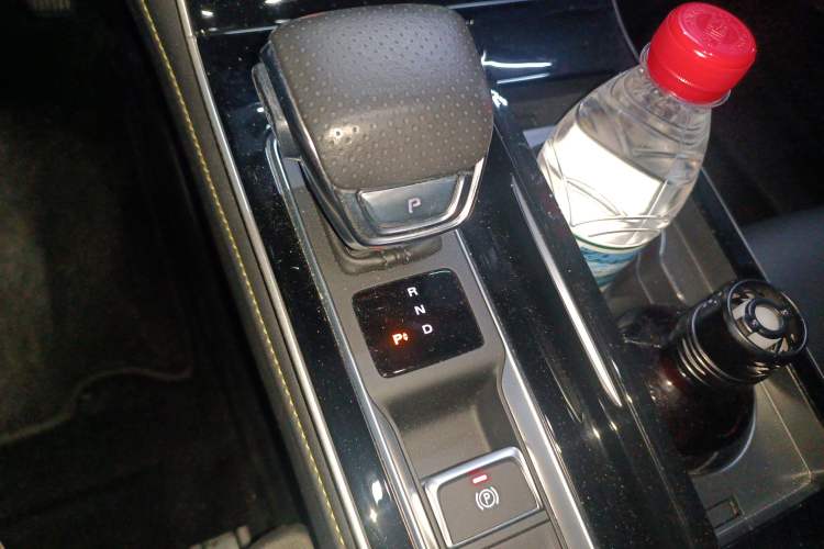 Used Roewe i6 MAX New Energy 2022 EV 600 Skyroof Flagship Edition Gear Lever